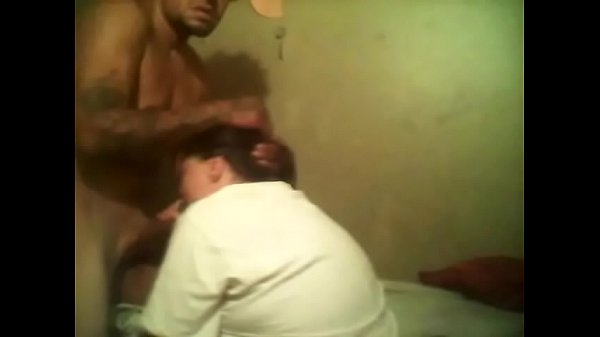 in front of their\n  friends\n    \n    \"Marido mexicano comparte a su esposa con amigos en una caliente\n  sesión de sexo\"