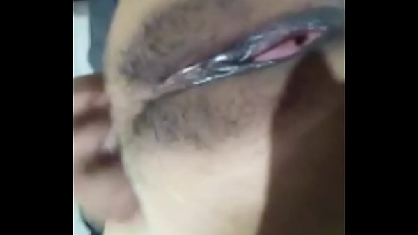 Mexicana masturbándose frente a cámara en vídeo chat